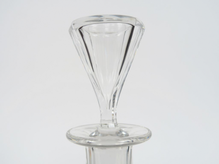 Important service de verres en cristal.  Comprenant :  - 13 coupes à c