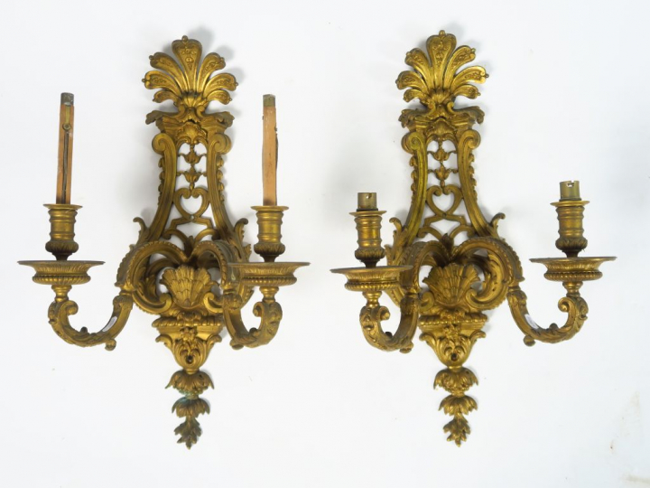 Paire d’appliques doubles de style Louis XIV en bronze doré, à décor d