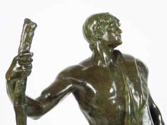 Vente aux enchères G. COLIN. "Le chemin parcouru" Sculpture en bronze à patine verte.  Si