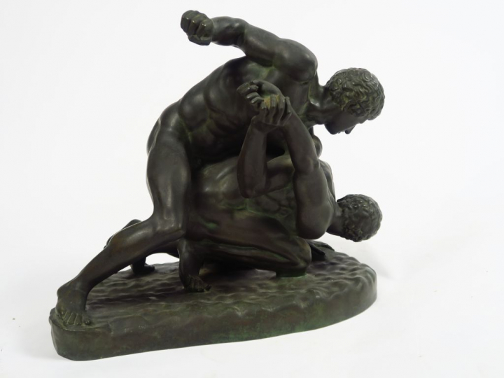 « Lutteurs antiques » Groupe en bronze XIXème, à patine verte. Fonte B