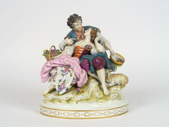 LATOUR. Groupe XIXème en porcelaine polychrome de Saxe "Scène galante"
