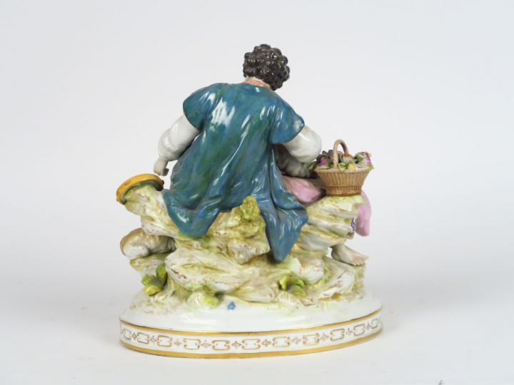 LATOUR. Groupe XIXème en porcelaine polychrome de Saxe "Scène galante"