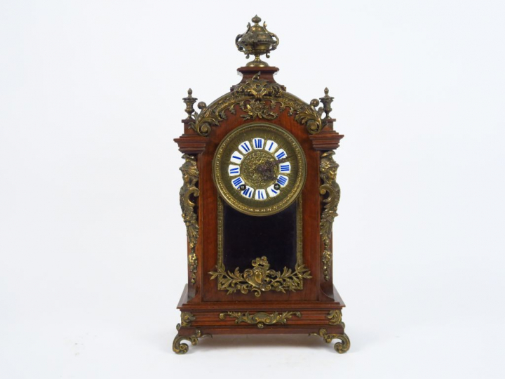 Cartel de style Louis XIV en acajou et bronze, à décor d’espagnolettes