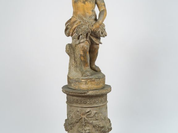 Enfant personnifiant l’Eté en terre cuite ronde-bosse avec restes de m