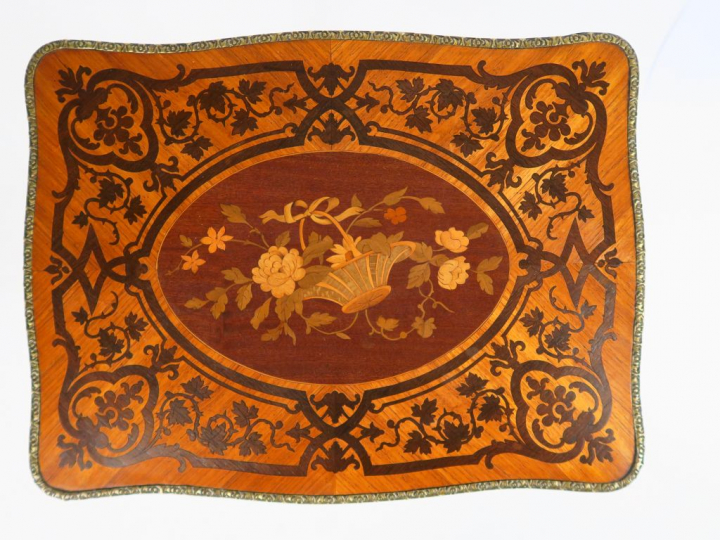 Travailleuse Napoléon III de style Louis XV en marqueterie, à décor d'