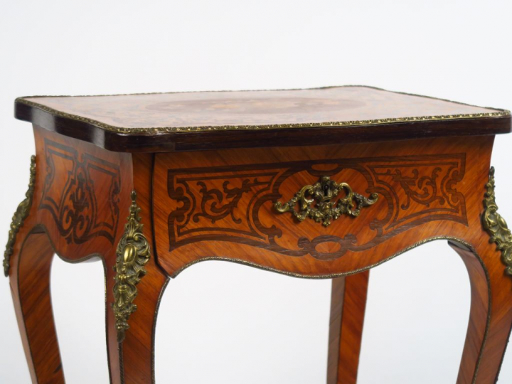 Travailleuse Napoléon III de style Louis XV en marqueterie, à décor d'