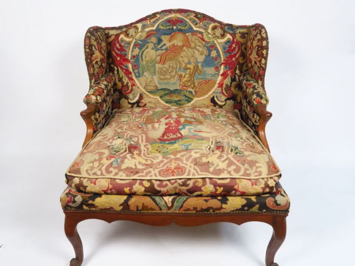 Duchesse brisée Régence en noyer mouluré, montants d’accotoirs en coup