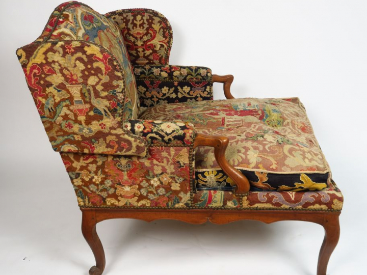 Duchesse brisée Régence en noyer mouluré, montants d’accotoirs en coup