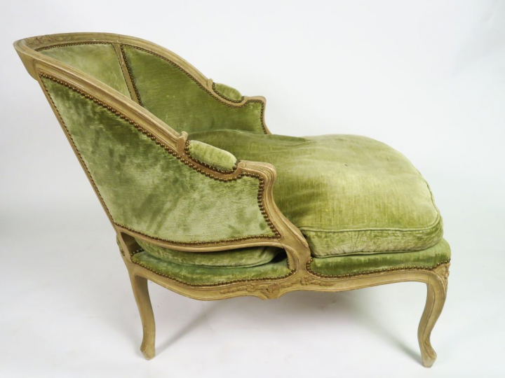 Duchesse brisée de style Louis XV en bois sculpté et laqué gris, à déc