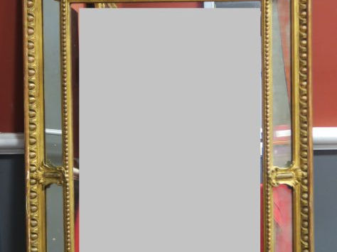 Glace à parcloses Napoléon III de style Louis XVI en bois et stuc doré