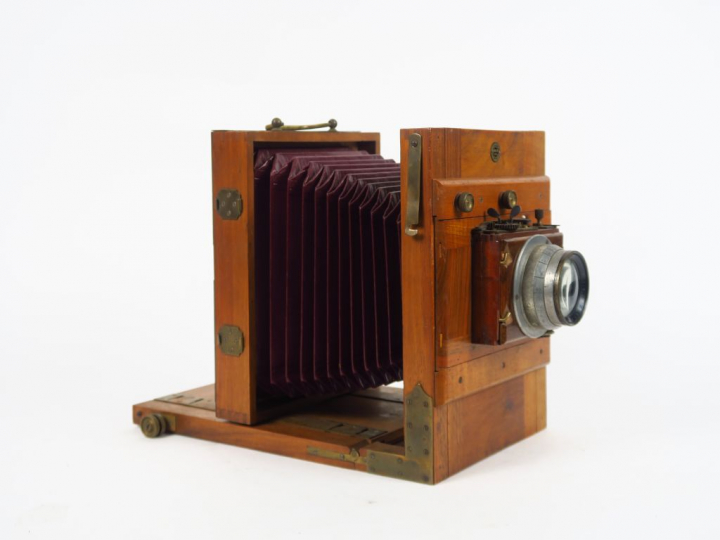 DEMARIA-LAPIERRE. Chambre touriste 13x18. Ferrures en laiton. Un souff