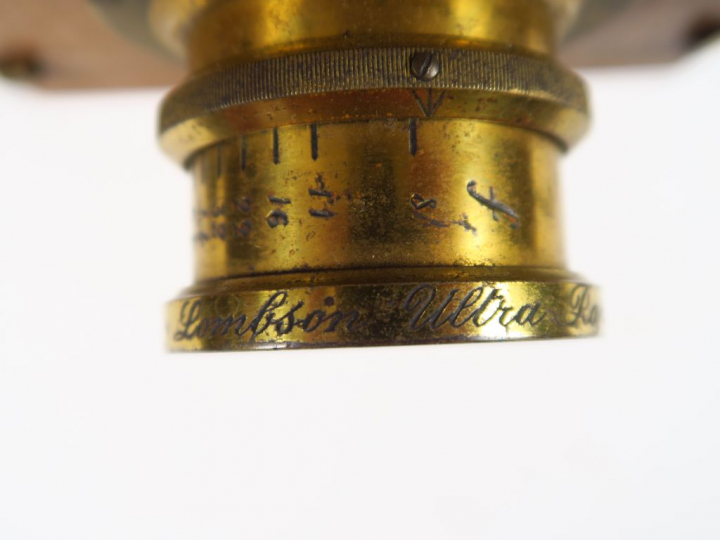 Chambre touriste en bois 13x18 avec ferrures laiton. Soufflet avec coi