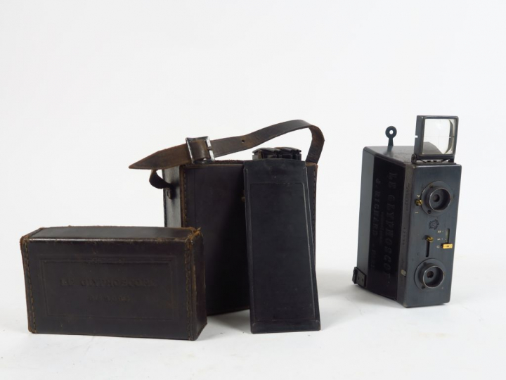 JULES RICHARD. Le Glyphoscope 45x107. 6 châssis. Etui.