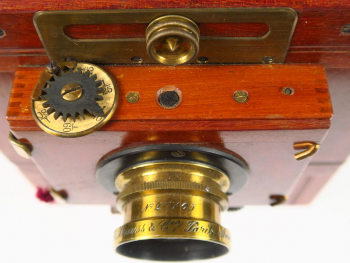 Chambre touriste en acajou 13x18 avec un soufflet bordeaux. Objectif l