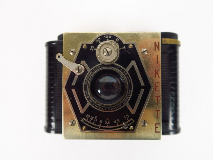 BECK. Purma Special en bakélite. On y joint Nikette, boitier en bakéli