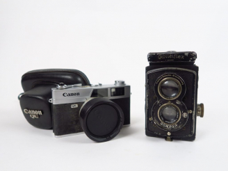 Vente aux enchères FRANKE   HEIDECKE. Rolleiflex, objectif Tessar 3,5/7,5 cm. En l'état. 