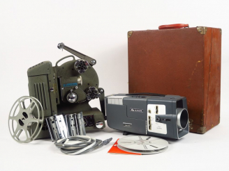 Vente aux enchères HEURTIER. Projecteur tri films avec ses trois couloirs, sa malllette. 