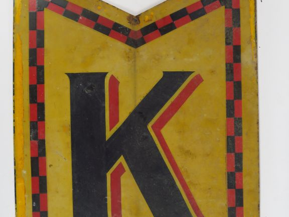 Enseigne KODAK'S en tôle  polychrome peinte recto-verso (état d'usage)