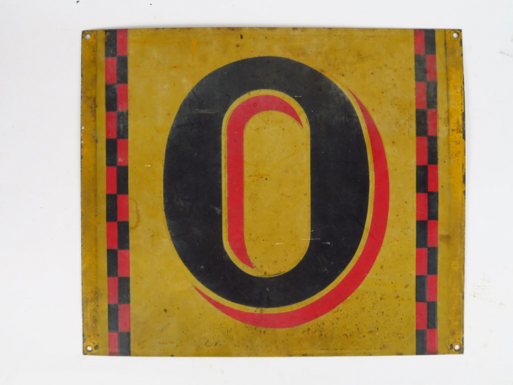 Enseigne KODAK'S en tôle  polychrome peinte recto-verso (état d'usage)