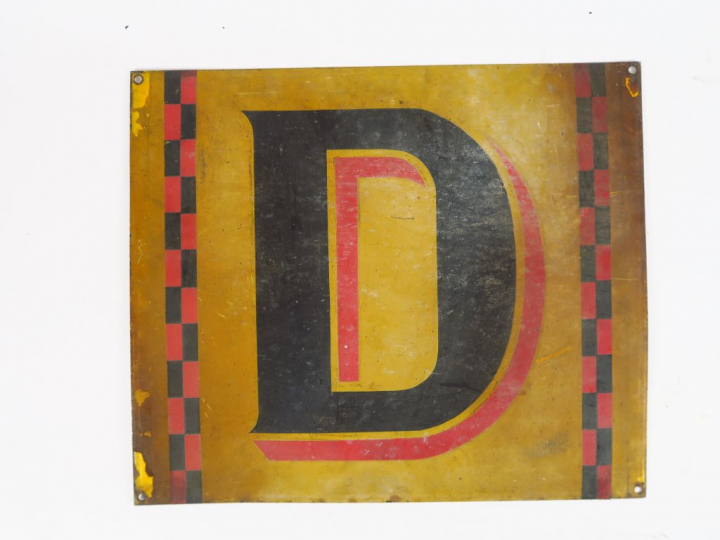 Enseigne KODAK'S en tôle  polychrome peinte recto-verso (état d'usage)
