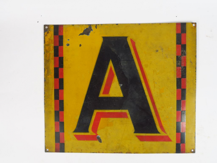 Enseigne KODAK'S en tôle  polychrome peinte recto-verso (état d'usage)