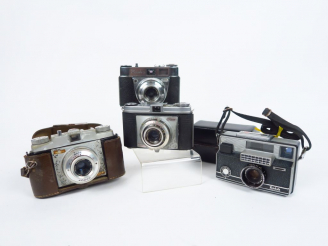 Vente aux enchères KODAK. Pony avec étui, Retinette, Retinette IA. Instamatic 100 avec so