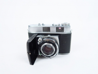Vente aux enchères KODAK. Retina II C. Objectif Heligon C 2,8/50. Obturateur Compur.