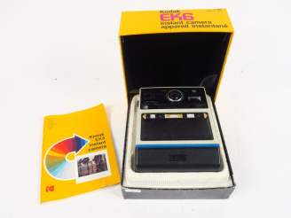Vente aux enchères KODAK. Appareil Instant EK6. Notice et boite.