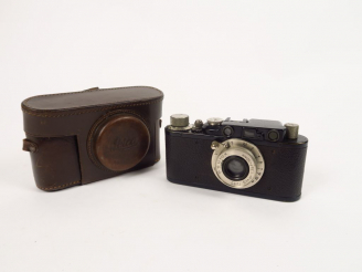 Vente aux enchères LEITZ. Leica II, noir numéro 75219. Objectif Elmar 3,5/50 mm sans numé