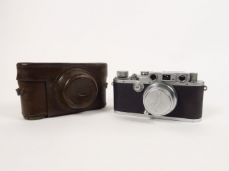 Vente aux enchères LEITZ. Leica III B, numéro 323052. Objectif Summar 2/5 cm numéro 34963