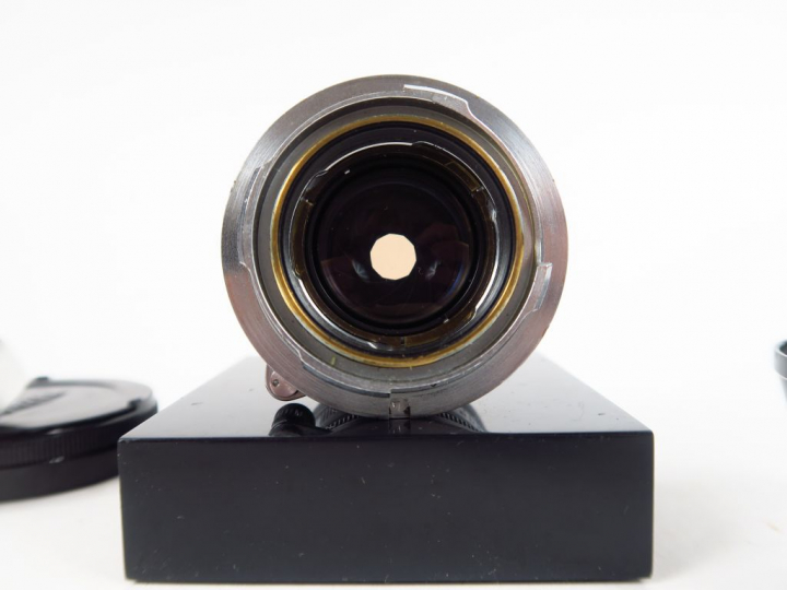 LEITZ. Objectif Summicron 2/5 cm numéro 1153779 modèle rentrant avec b