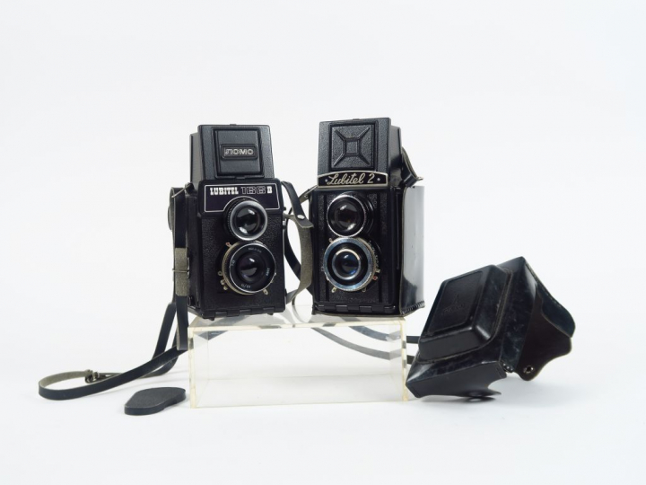 LOMO. Deux appareils 6x6 bakélite :   - Lubitel 2 avec étui  - Lubitel