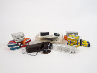 Vente aux enchères MINOX. Modèle B chromé avec étui, flash et documentation. Boite crista