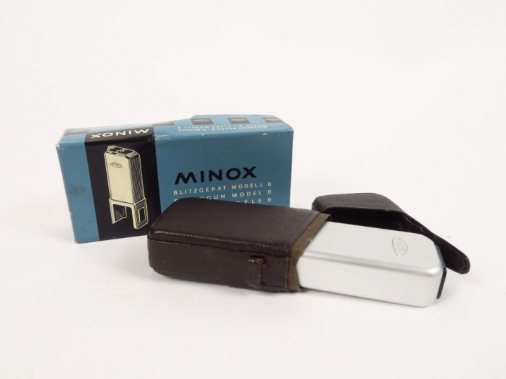 MINOX. Modèle B chromé avec étui, flash et documentation. Boite crista