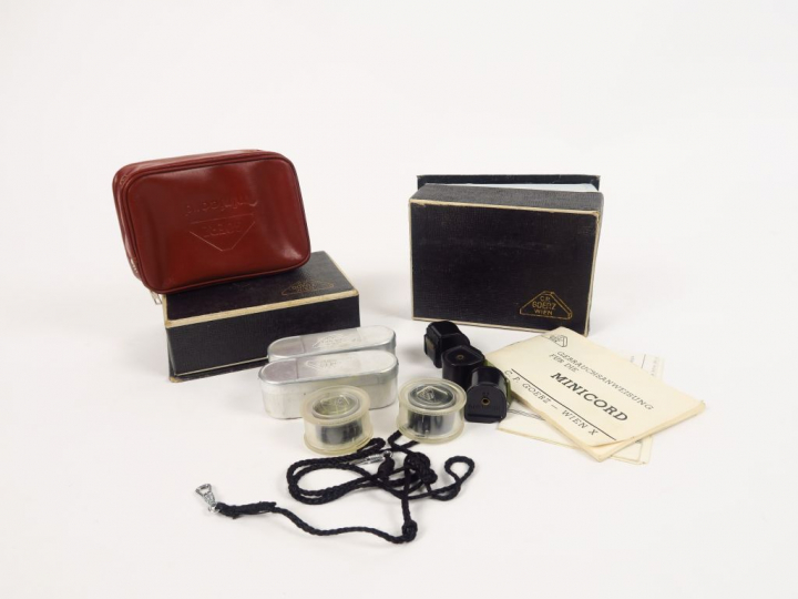 Miniature. GOERZ Minicord sur film 16 mm. Image 10x10. Finition marron