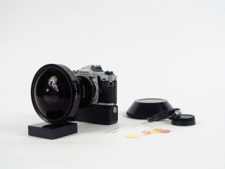 Vente aux enchères NIKON FM. Numéro 2262717 avec moteur MD-11. Objectif Nikon Nippon Koga