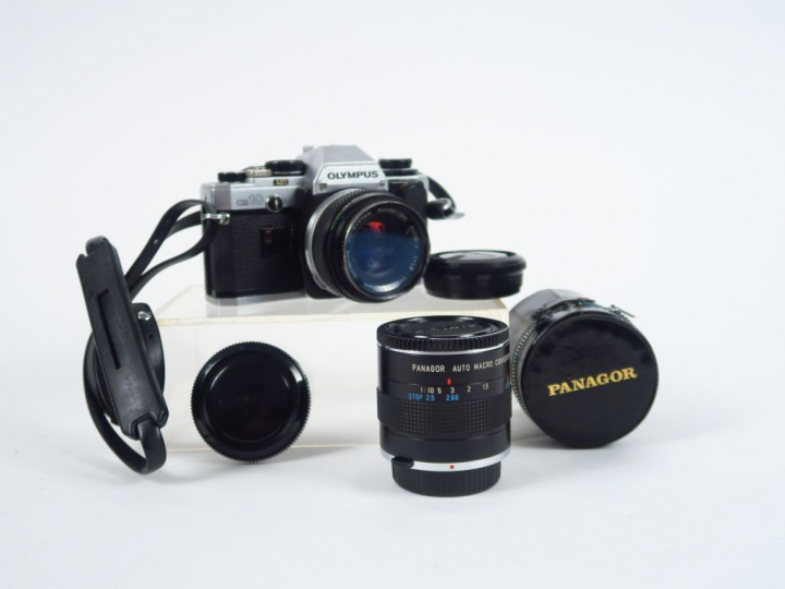 OLYMPUS OM10. Objectif Zuiko 1,8/50 avec adaptateur manuel. En l'état,