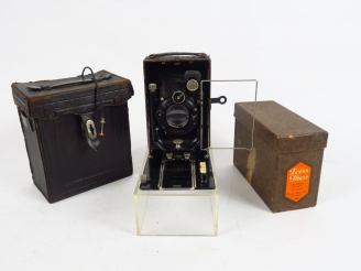 Vente aux enchères ZEISS IKON. Folding 9x12 Donata. Objectif Tessar 4,5/13,5 cm, obturate