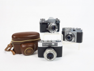 Vente aux enchères ZEISS. Contaflex IV. Objectif Tessar 2,8/50 mm. Obturateur synchro-com