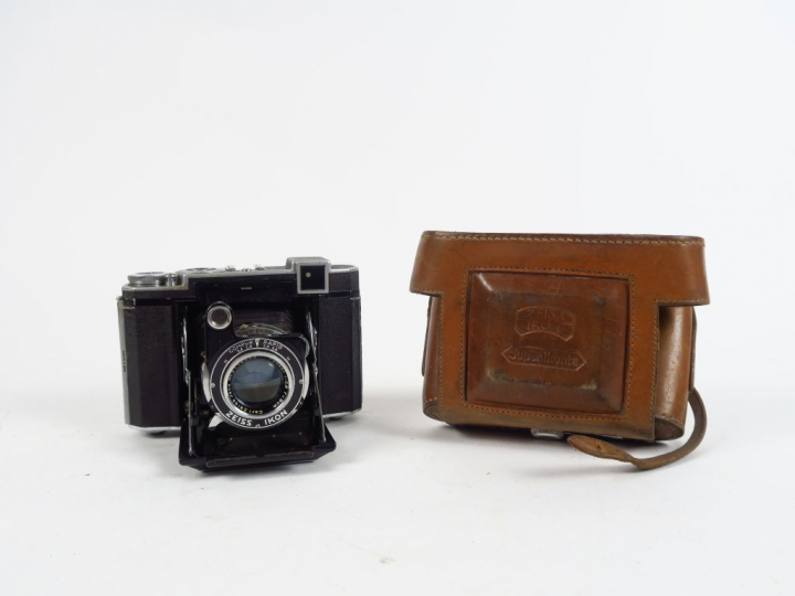 ZEISS. Super Ikonta 6x6 532/16. Objectif Tessar 2,8/8 cm. Obturateur C