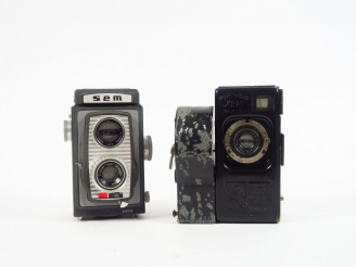 Vente aux enchères ANDRE DEBRIE. Ciné sept. Objectif Stylor 3,5/50. Etat d'usage. On y jo