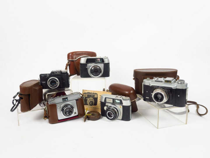 Cinq appareils :   - Dacora avec étui.  - Isco avec étui et notice  - 