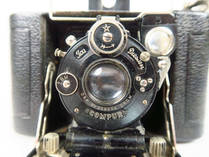 ICA, Folding 6x6. Objectif Tessar 4,5/7,5 cm. Obturateur Compur. On y 