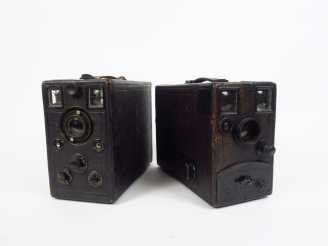 Vente aux enchères Deux Detectives format 9x12 :   - Poulenc Frères, Stand Caméra.Société