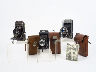 Vente aux enchères Trois folding, différents modèles et marques :   - Pontiac métal 45. O