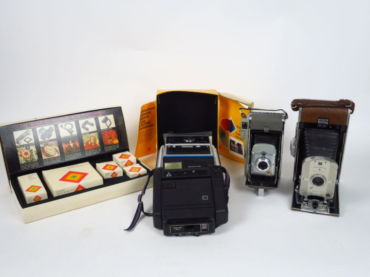 Cinq appareils : - Kodamatic Instant - EK6 Instant - Polaroid, model 9
