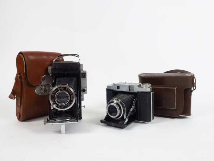 Deux appareils marques et modèles différents:  - MAMIYA 6. Objectif Ko