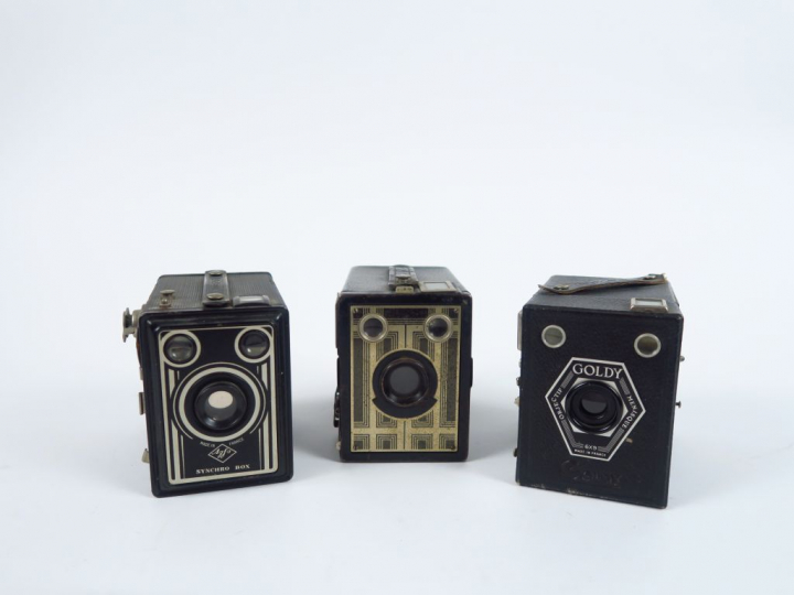 Trois box 6x9 de marques différentes :  - Agfa - Goldy - Kodak Brownie