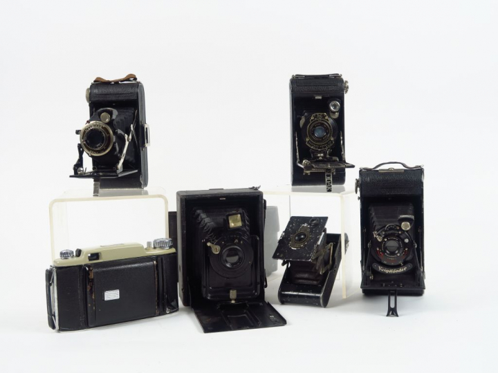 Six appareils de marques et formats différents :  - Kodak lumière - Vo