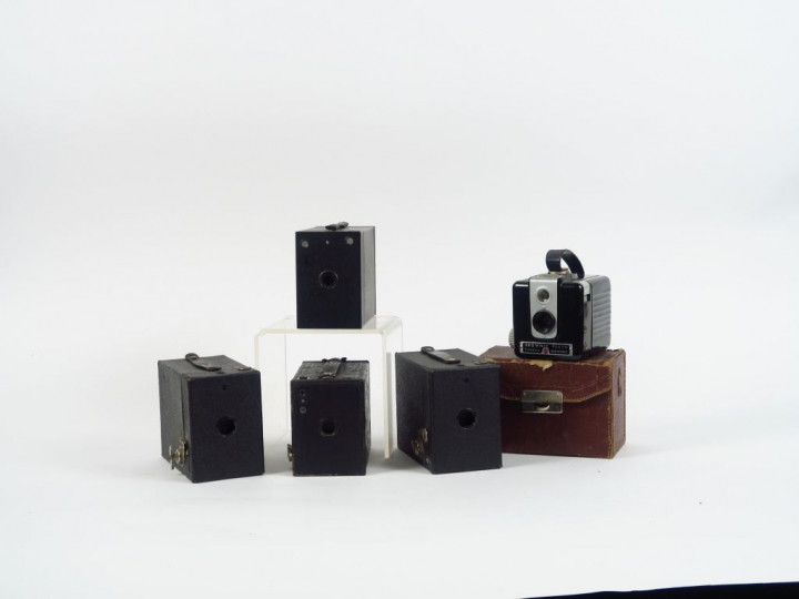 Cinq box, modèles et marques différents :  - Kodak Hawkeye - Hawkeye n